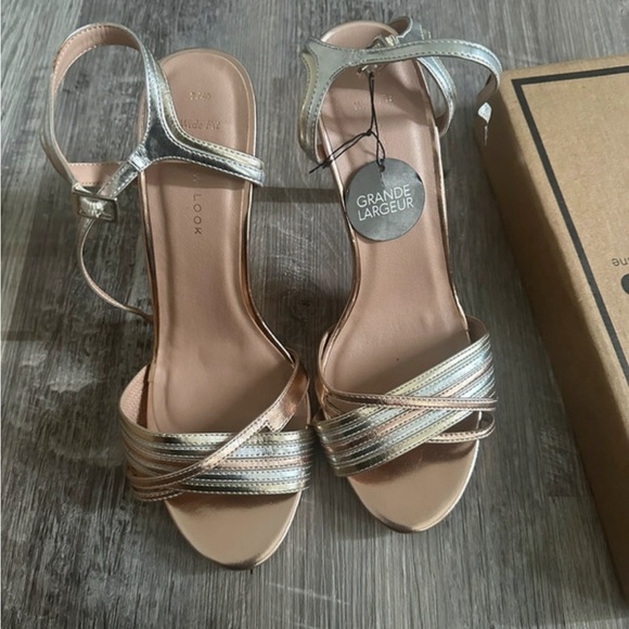 Sandals - Picture 3 of 8